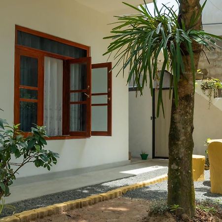 Lakru Home Stay เวลิกามา ภายนอก รูปภาพ